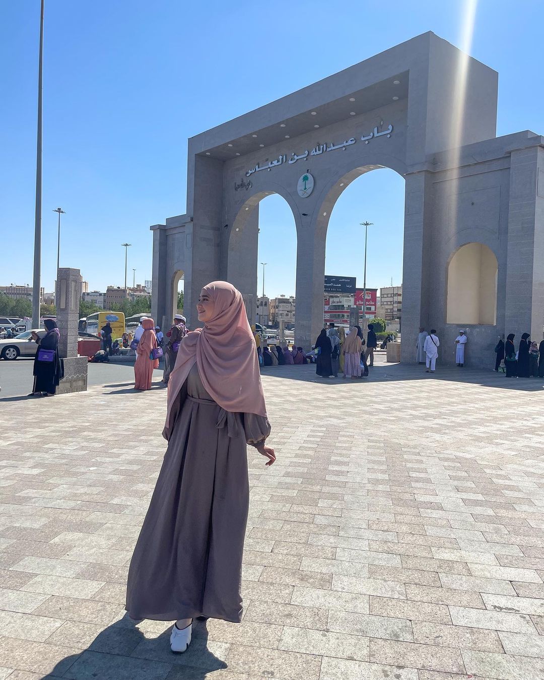 Lalisa Dress Bikin Umrah Syifa Hadju Makin Sejuk